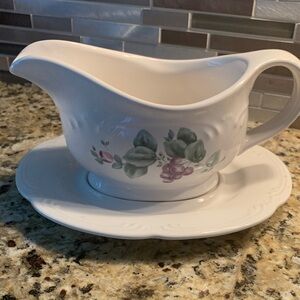 Pfaltzgraff Grapevine Gravy Boat